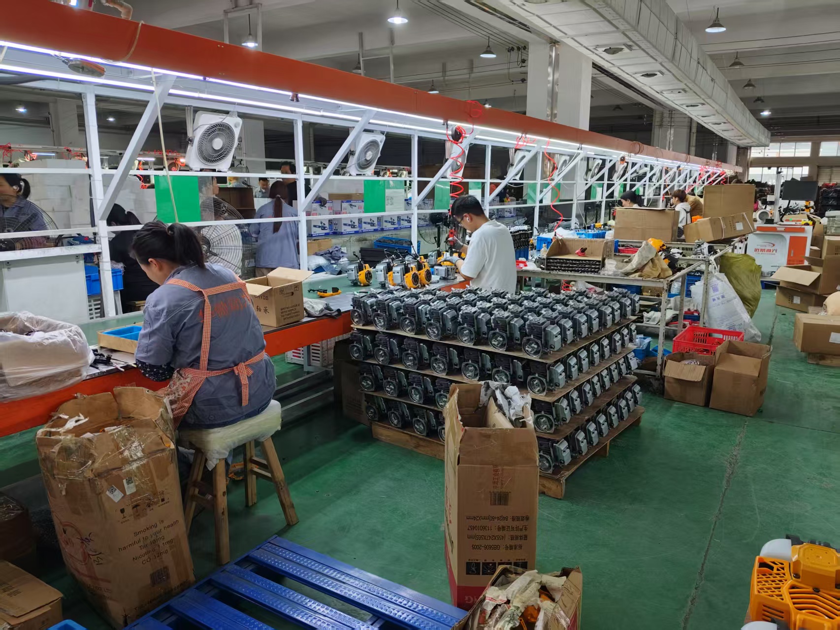 ပျော်ရွှင်သောအပြည်ပြည်ဆိုင်ရာအလုပ်သမားနေ့! မေလနေ့အားလပ်ရက်!